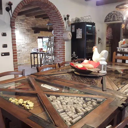 Relais Cascina Al Campaccio مزرعة للإقامة