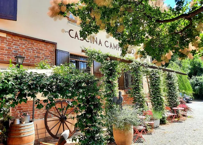 Relais Cascina Al Campaccio مزرعة للإقامة *